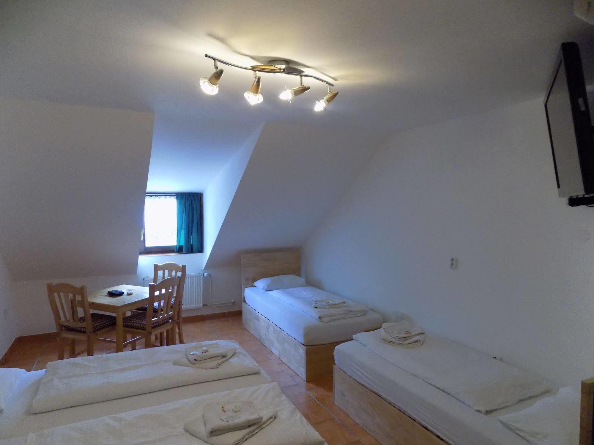 Hotel Kreta Kutná Hora Dış mekan fotoğraf